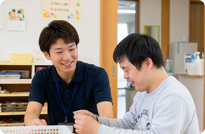 広々とした共有スペースと廊下